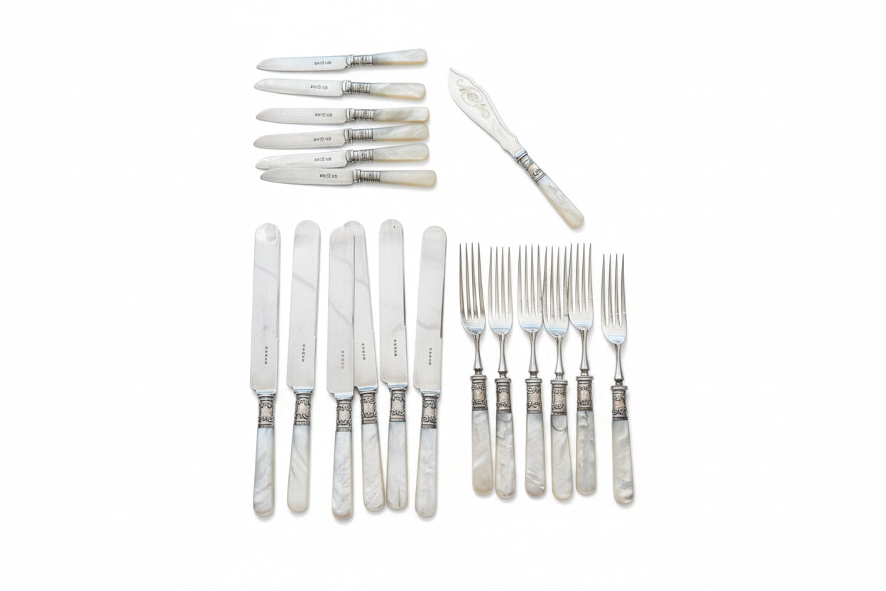 Service de couverts en nacre pour six