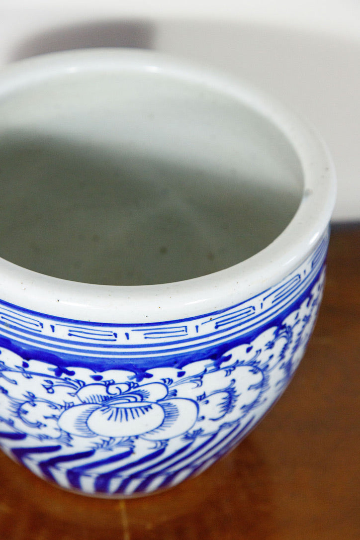 Jardinière en porcelaine chinoise bleue et blanche antique