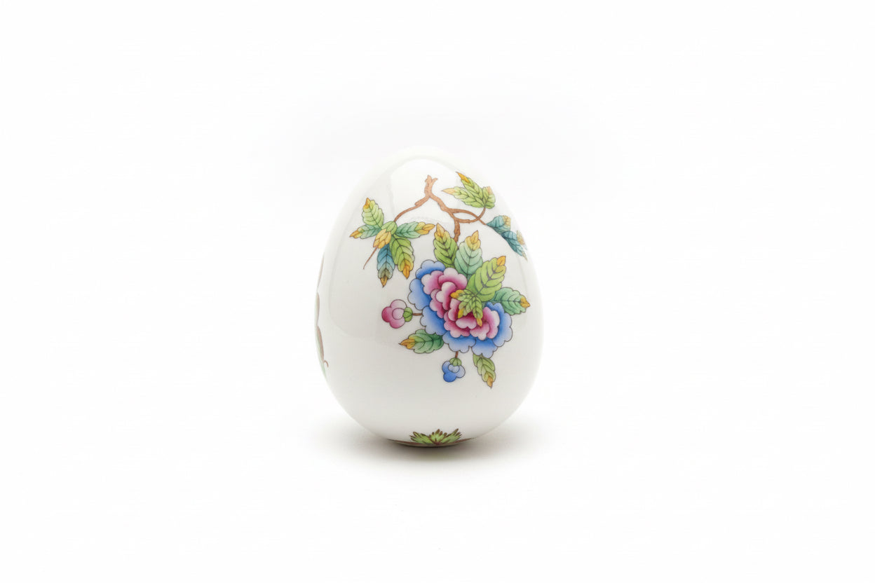 Œuf en porcelaine Herend motif Reine Victoria