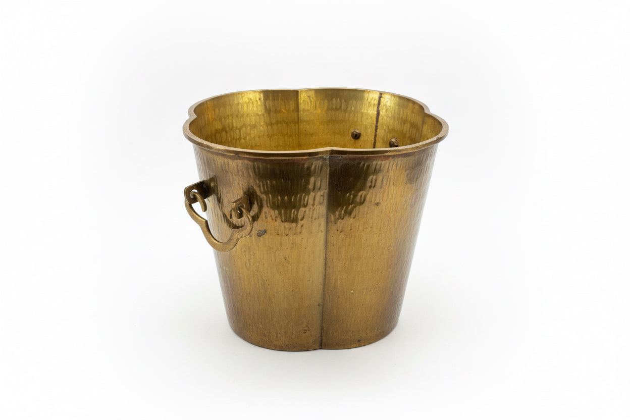 Jardinière vintage en laiton martelé