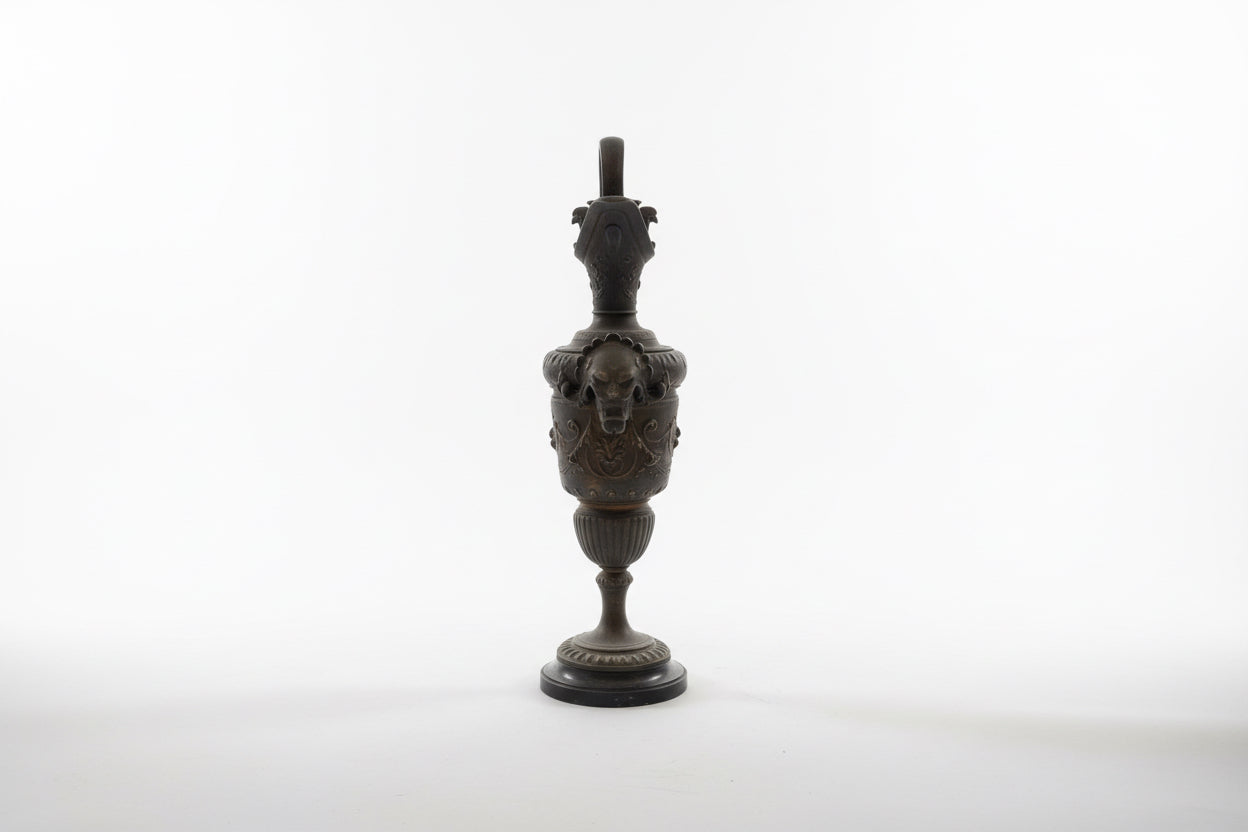 Verseuses patinées antiques néoclassiques continentales