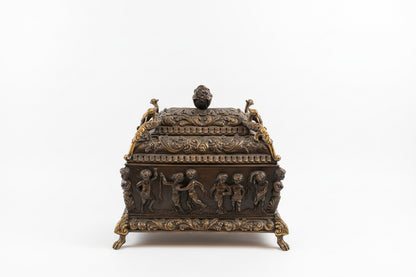 Boîte en métal bronze antique