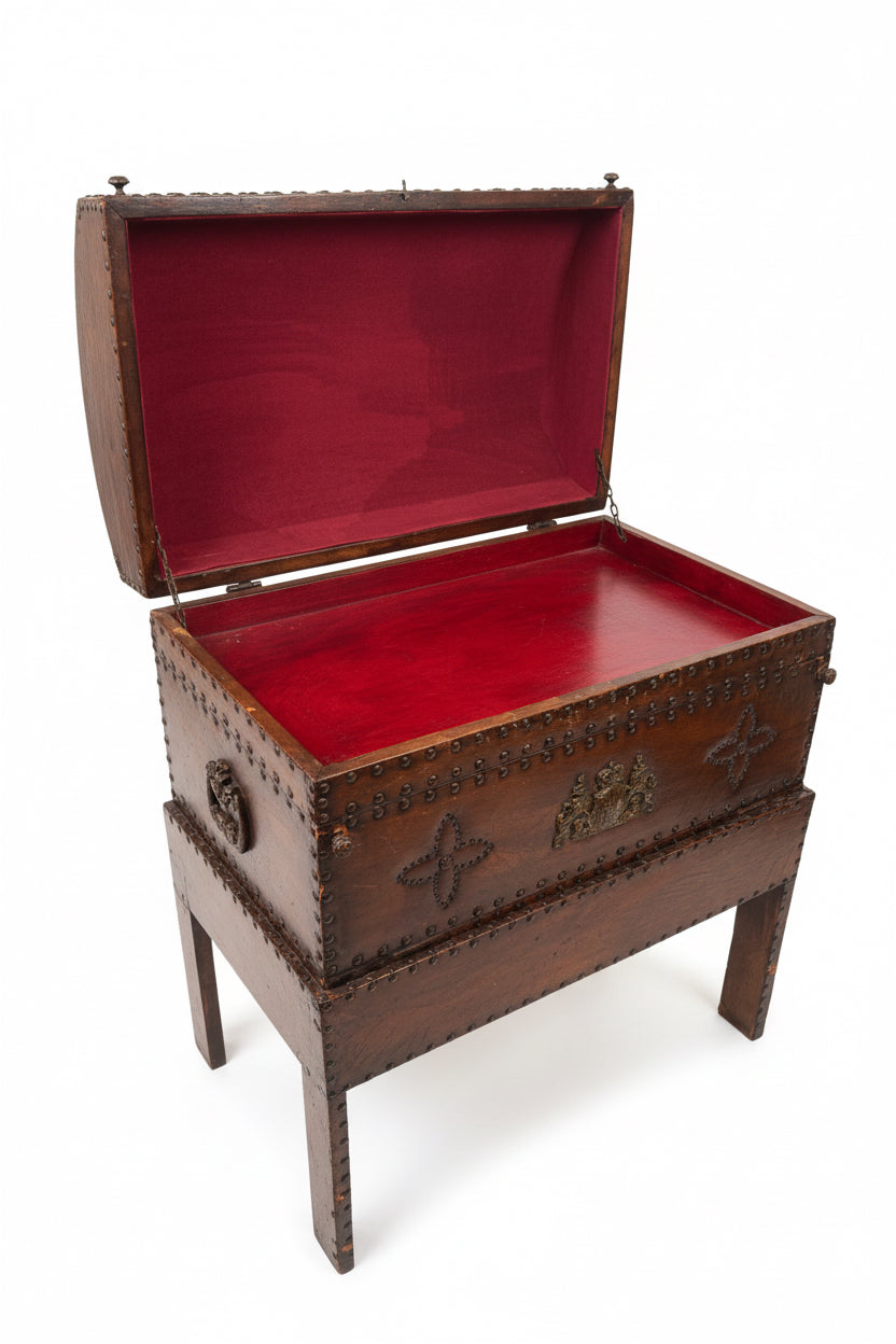 Vintage Colonial-Style Dome-Top Bar/Trunk