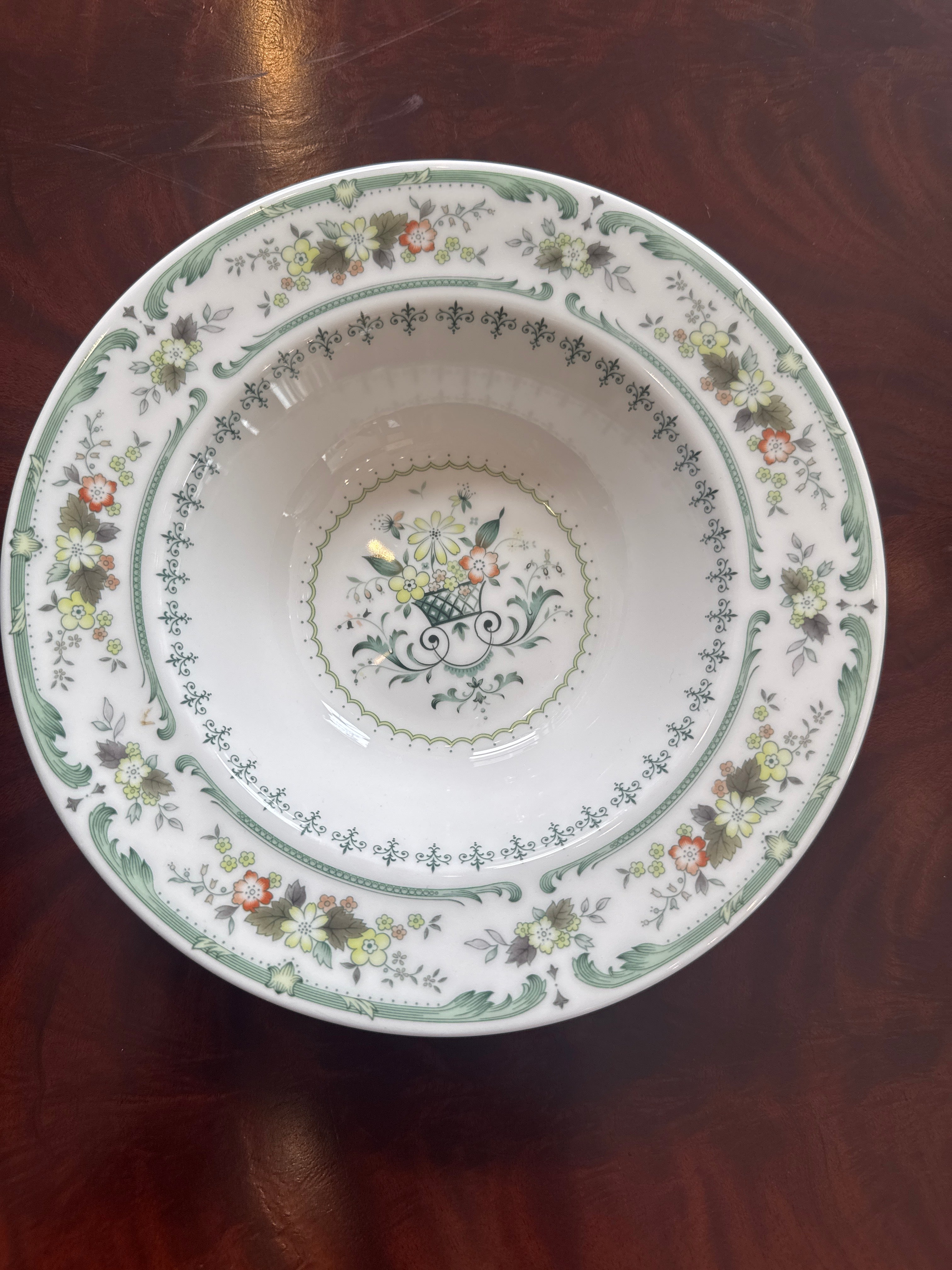 Vaisselle Royal Doulton « Provençal » — Service pour 18