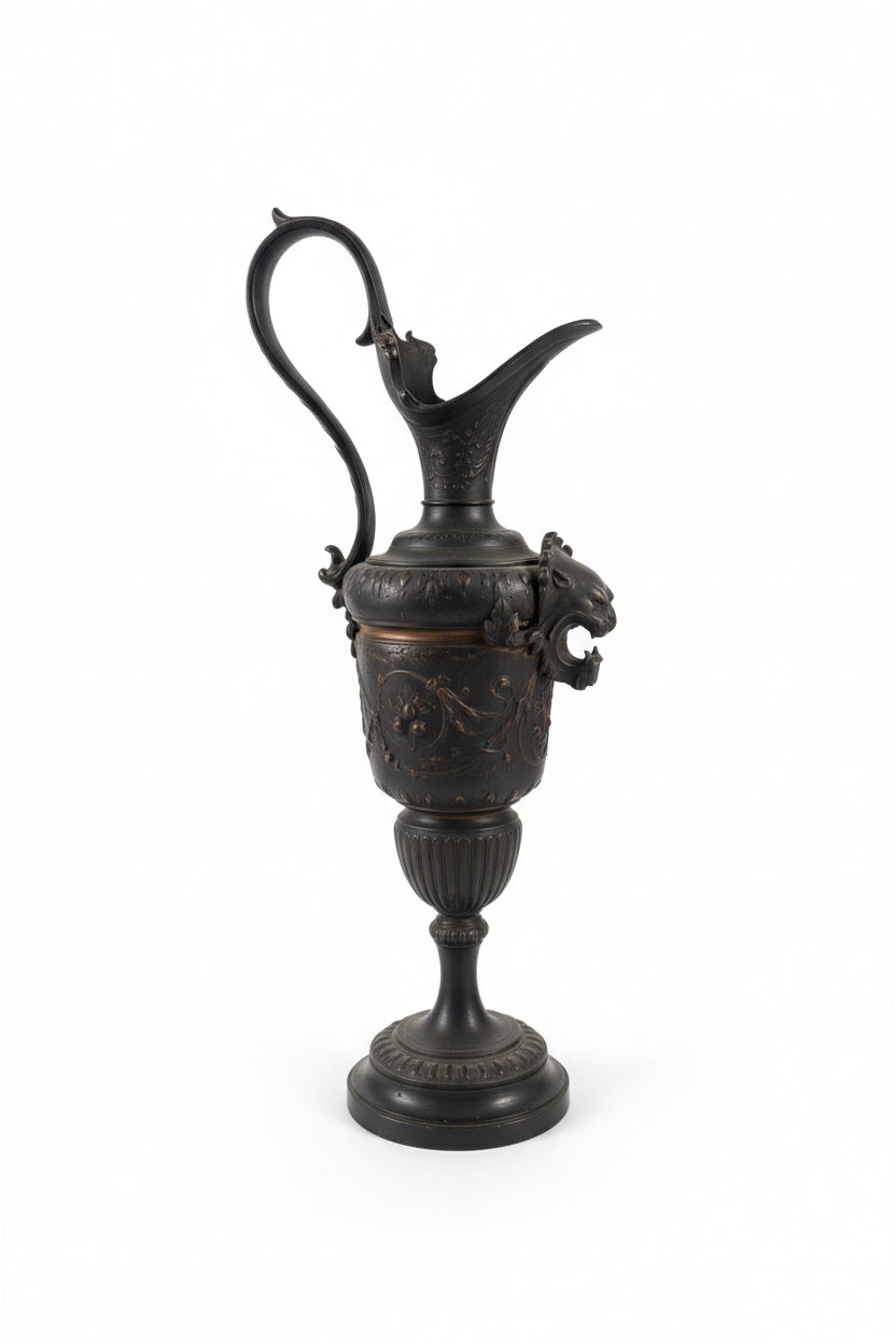 Verseuses patinées antiques néoclassiques continentales
