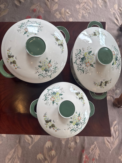 Vaisselle Royal Doulton « Provençal » — Service pour 18