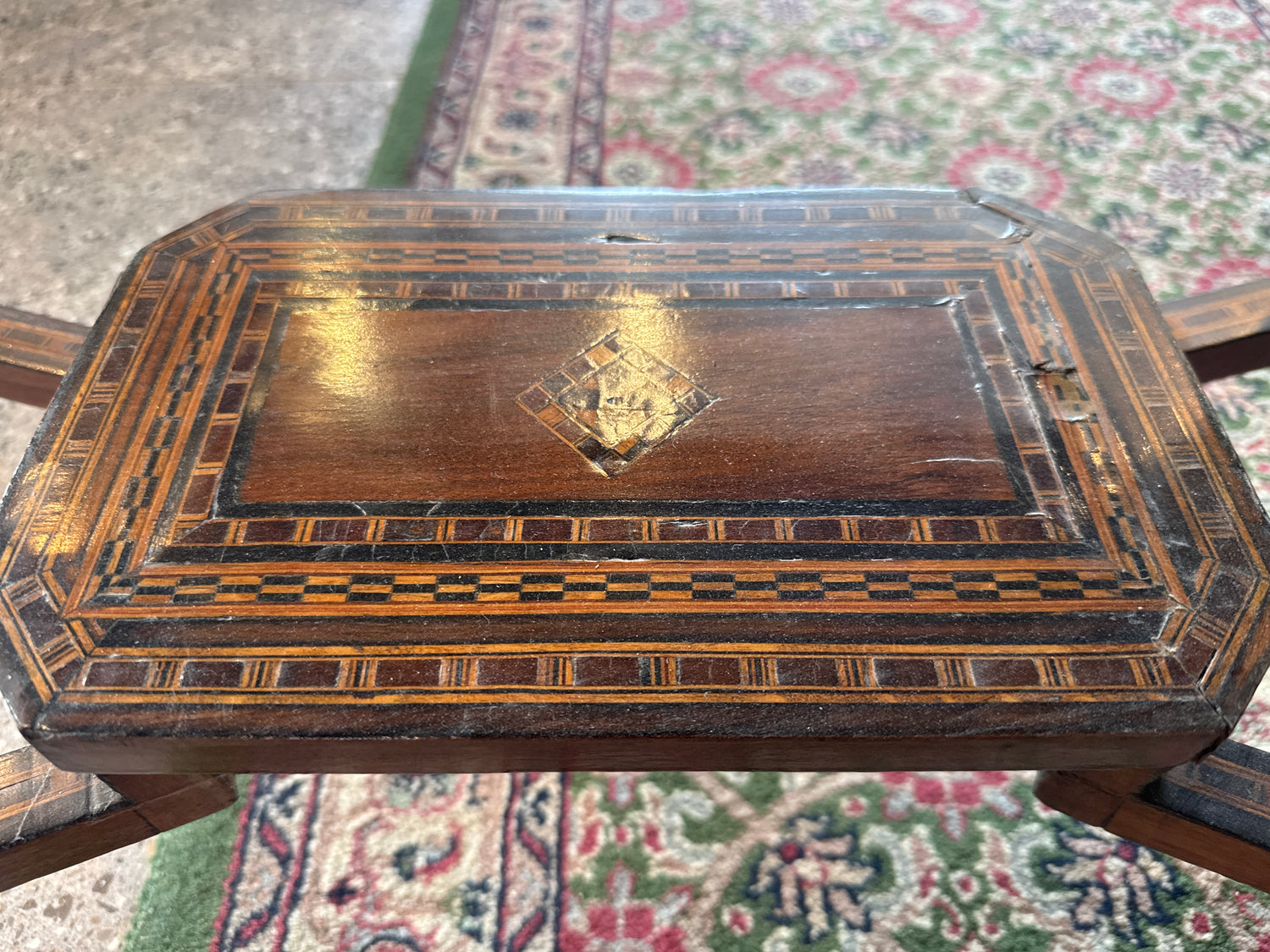 Table de jeux marquetée de Damas ancienne
