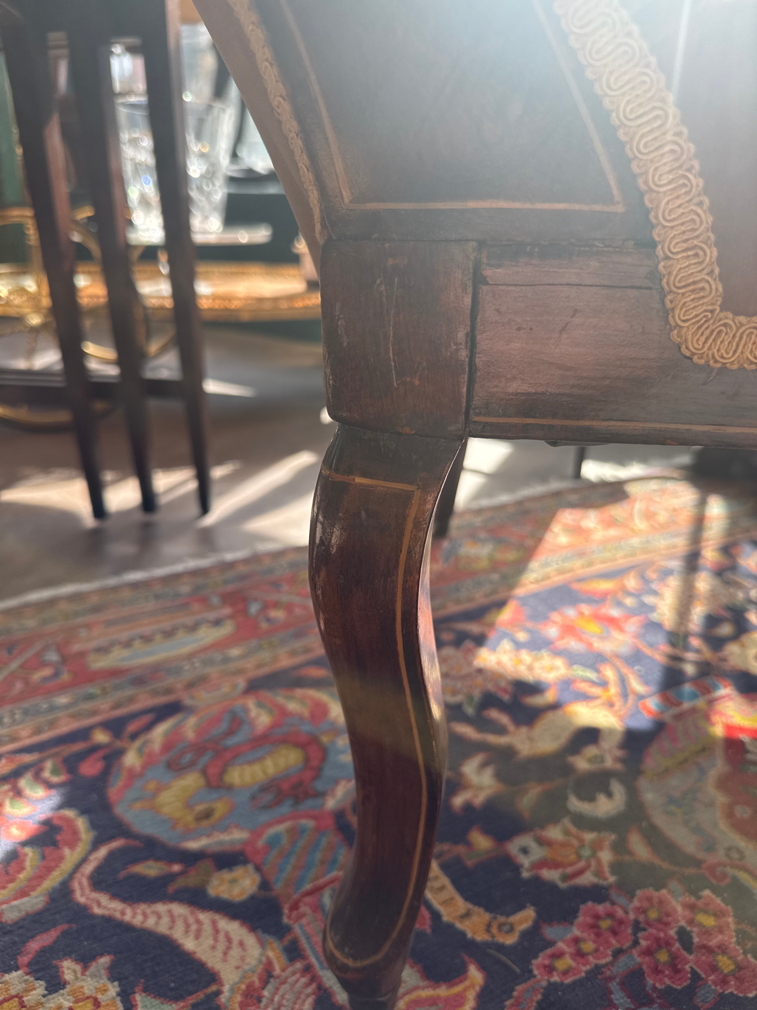 FIX Chaise longue antique avec deux chaises assorties