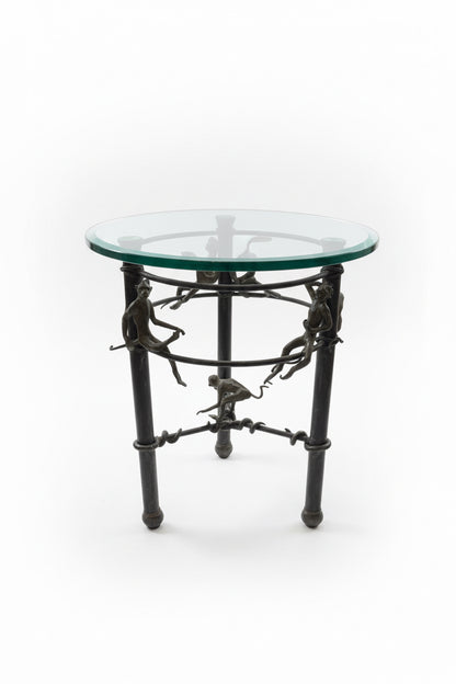 Table vintage pleine de singes. Table d&
