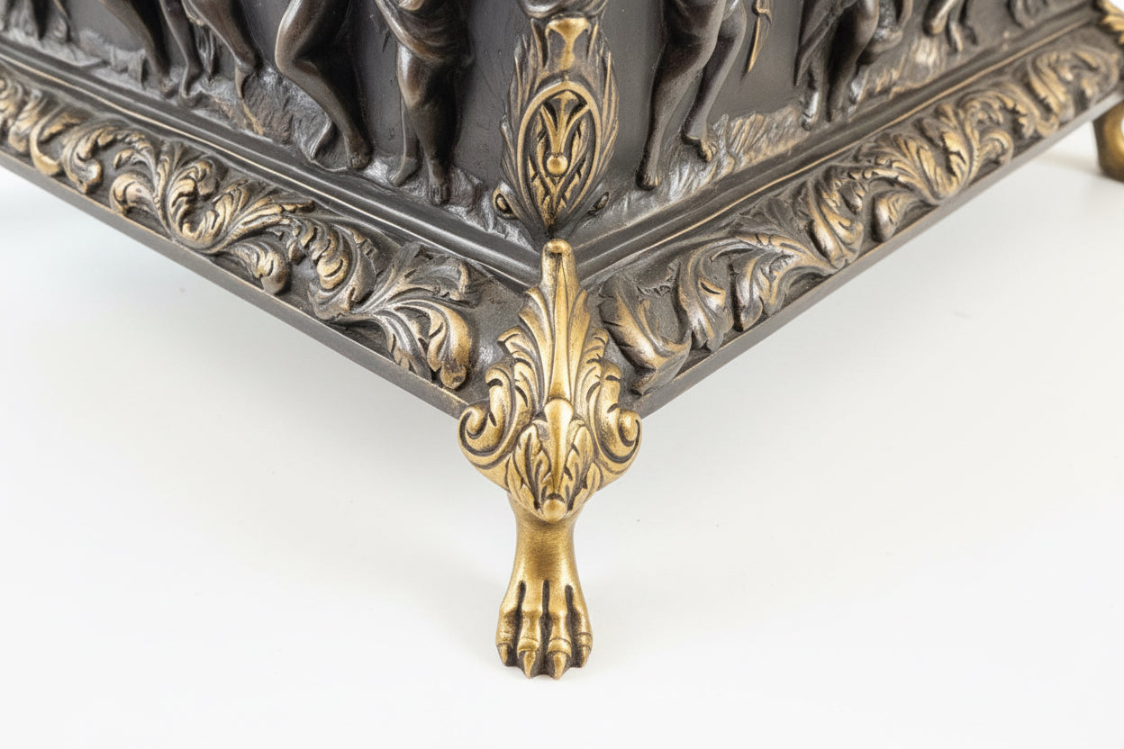 Boîte en métal bronze antique