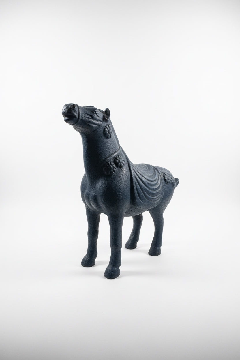 Figurine de cheval ancienne en fonte noire lourde