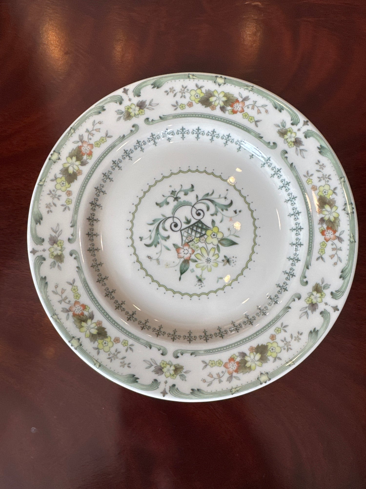 Vaisselle Royal Doulton « Provençal » — Service pour 18