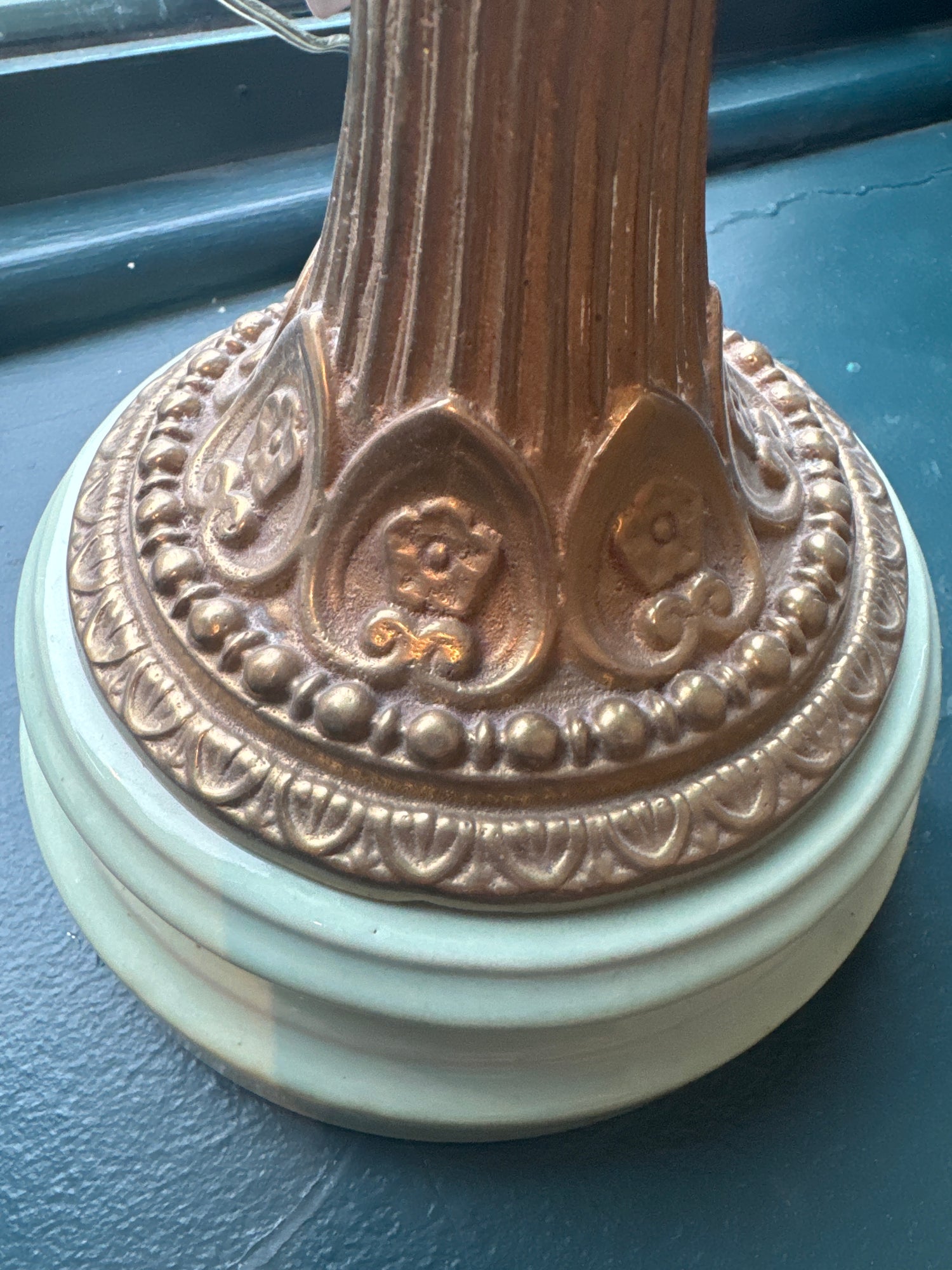 Ancienne lampe à pétrole en laiton du XIXe siècle, convertie en lampe électrique, globes signés Sherwood Birmingham (vendue par paire)