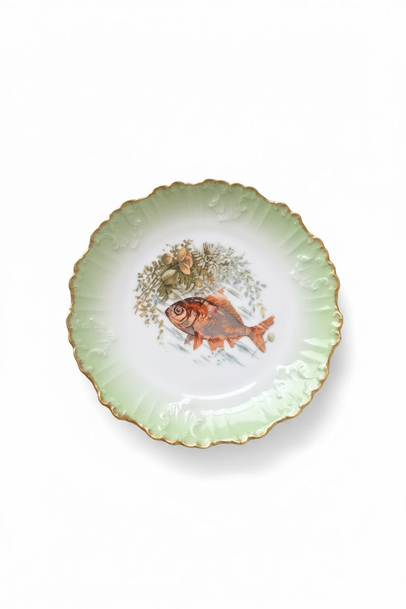 Plat de présentation et 6 assiettes à poisson anciens en porcelaine de Limoges, peints à la main