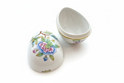 Œuf en porcelaine Herend motif Reine Victoria