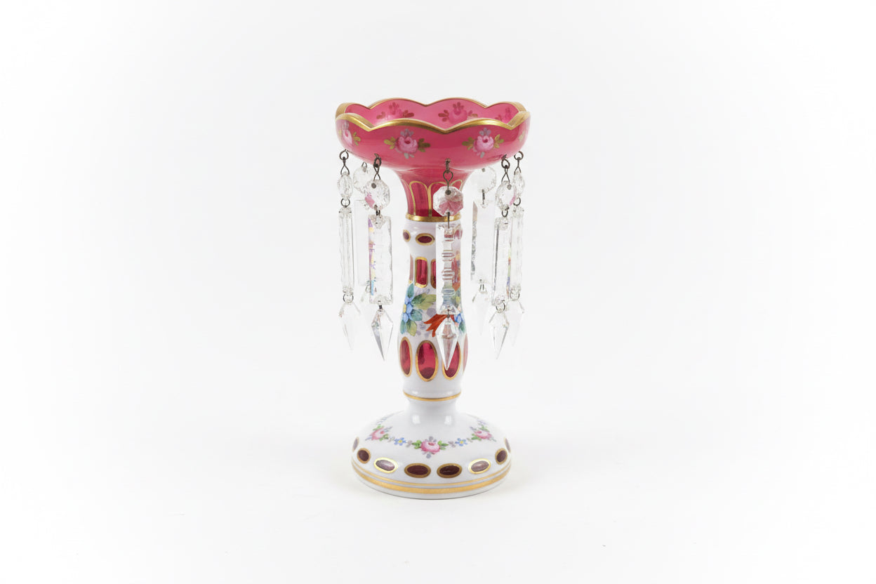 Paire de lustres antiques en verre canneberge