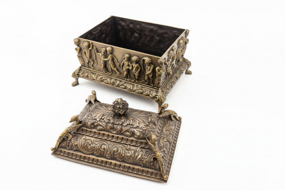Boîte en métal bronze antique