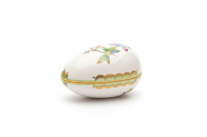 Œuf en porcelaine Herend motif Reine Victoria