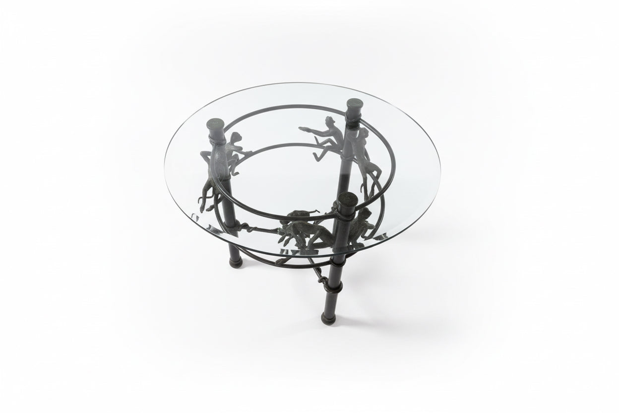 Table vintage pleine de singes. Table d&