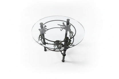 Table vintage pleine de singes. Table d&