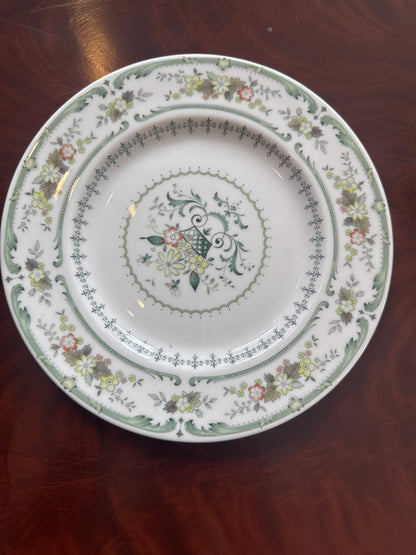Vaisselle Royal Doulton « Provençal » — Service pour 18
