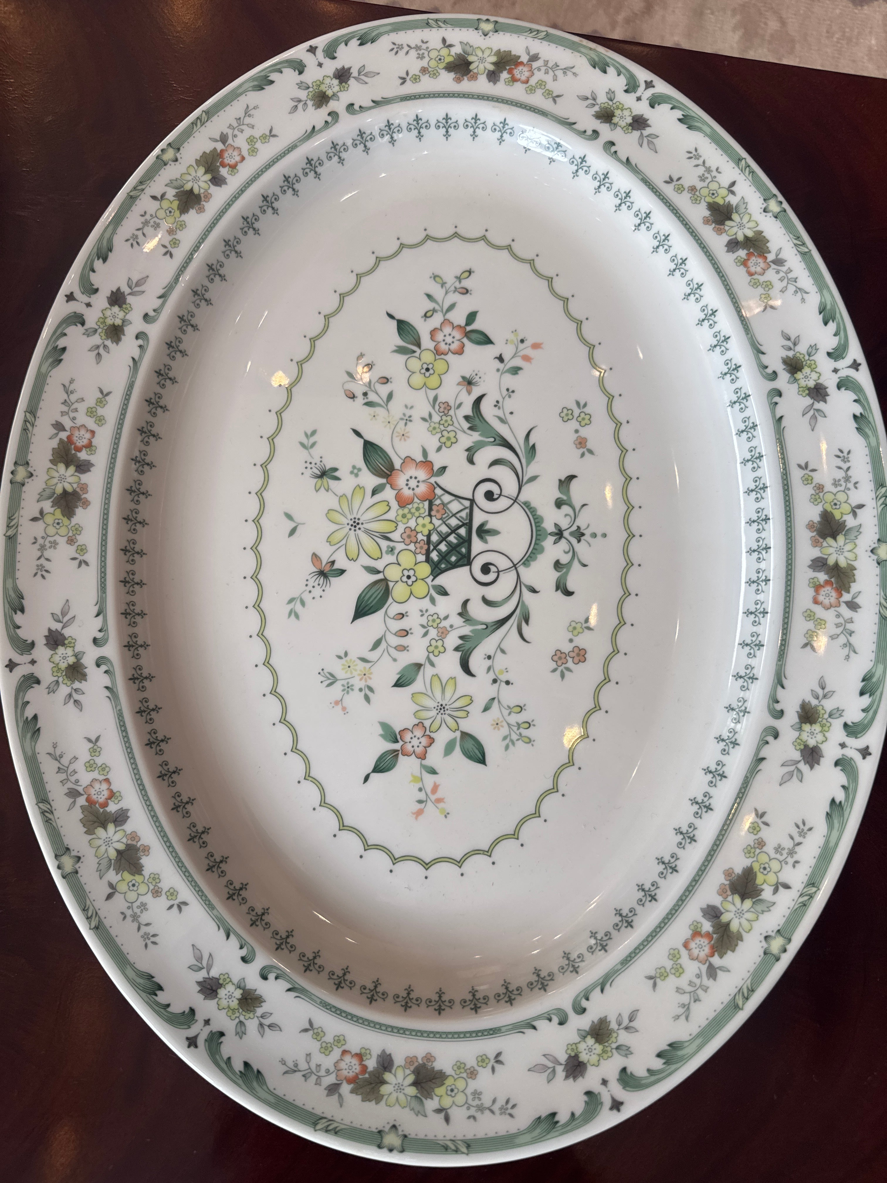 Vaisselle Royal Doulton « Provençal » — Service pour 18