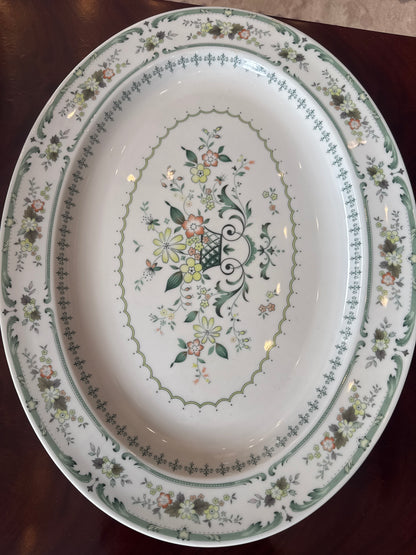 Vaisselle Royal Doulton « Provençal » — Service pour 18
