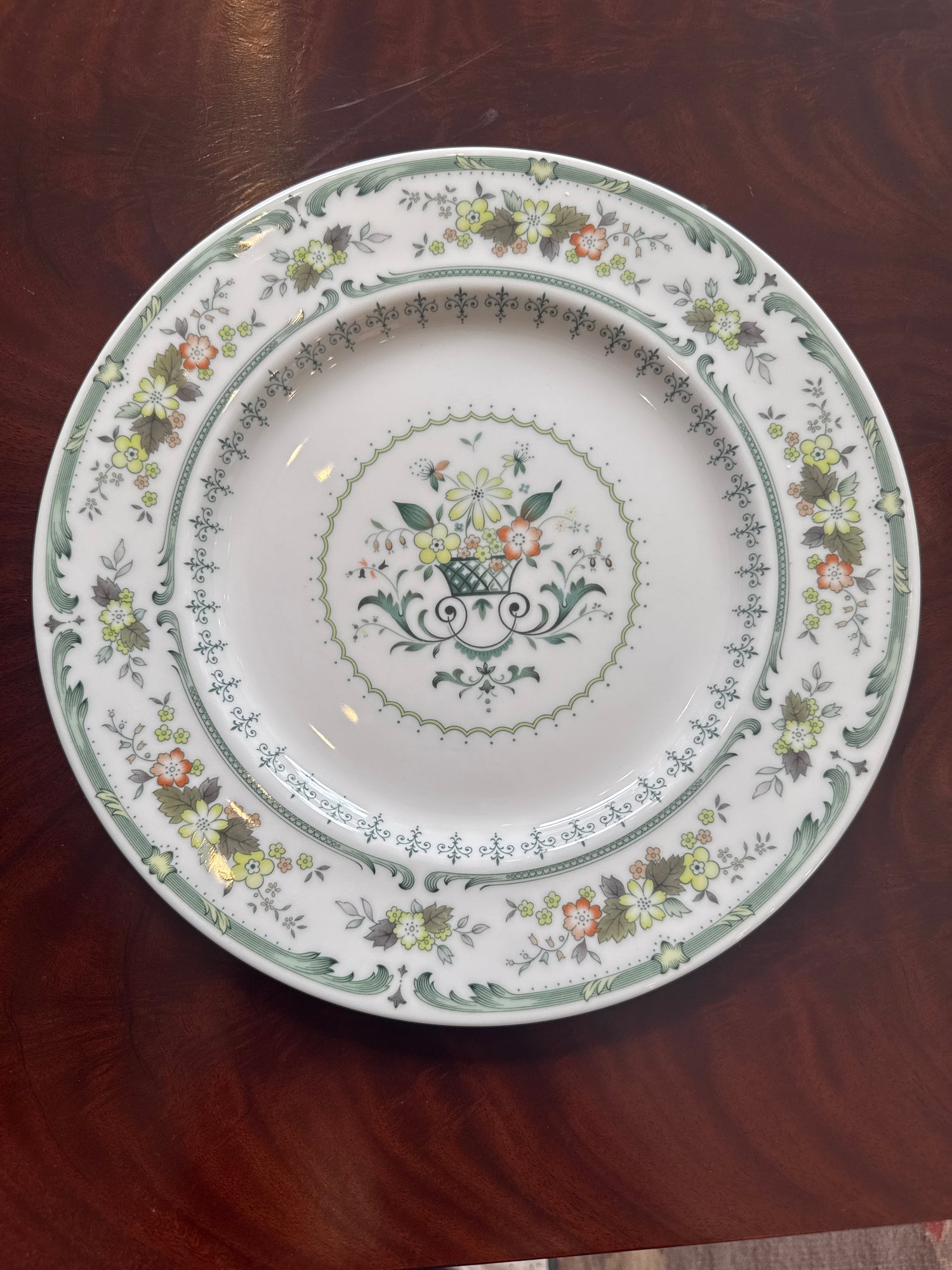 Vaisselle Royal Doulton « Provençal » — Service pour 18