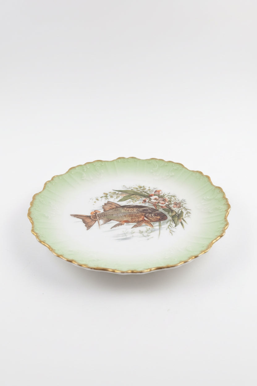Plat de présentation et 6 assiettes à poisson anciens en porcelaine de Limoges, peints à la main