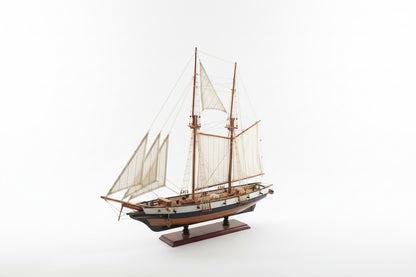 Maquette de bateau Harvey peinte