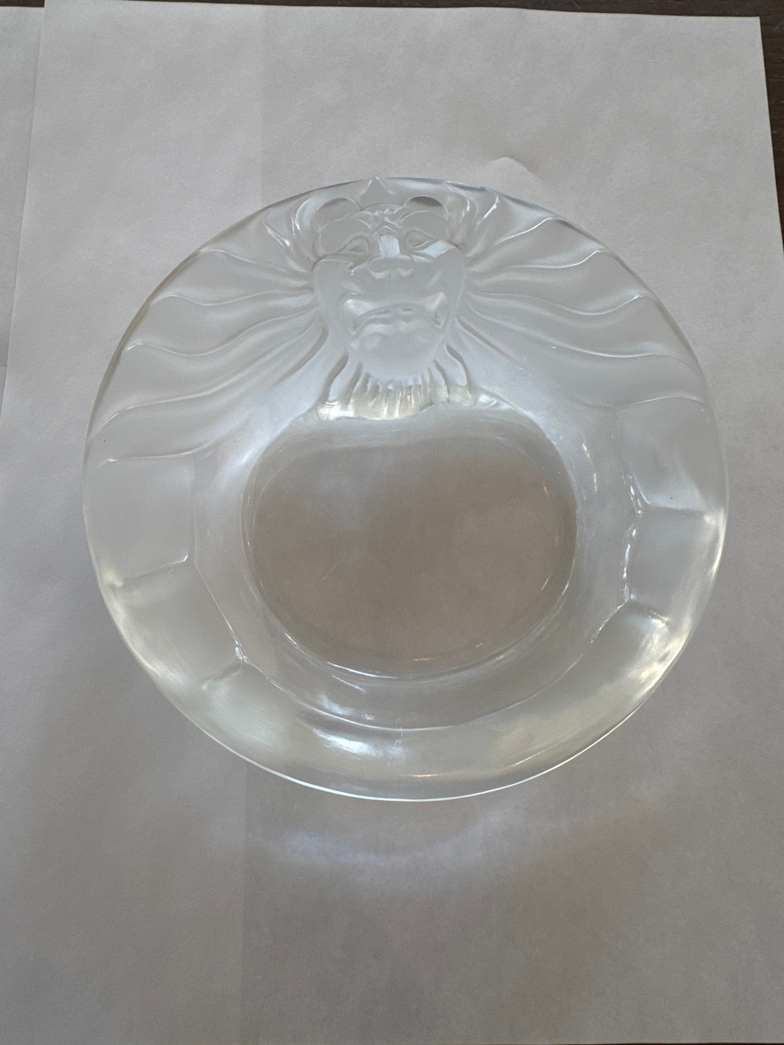 Cendrier carré en cristal Lalique France, motif tête de lion, style Art déco, signé, rare