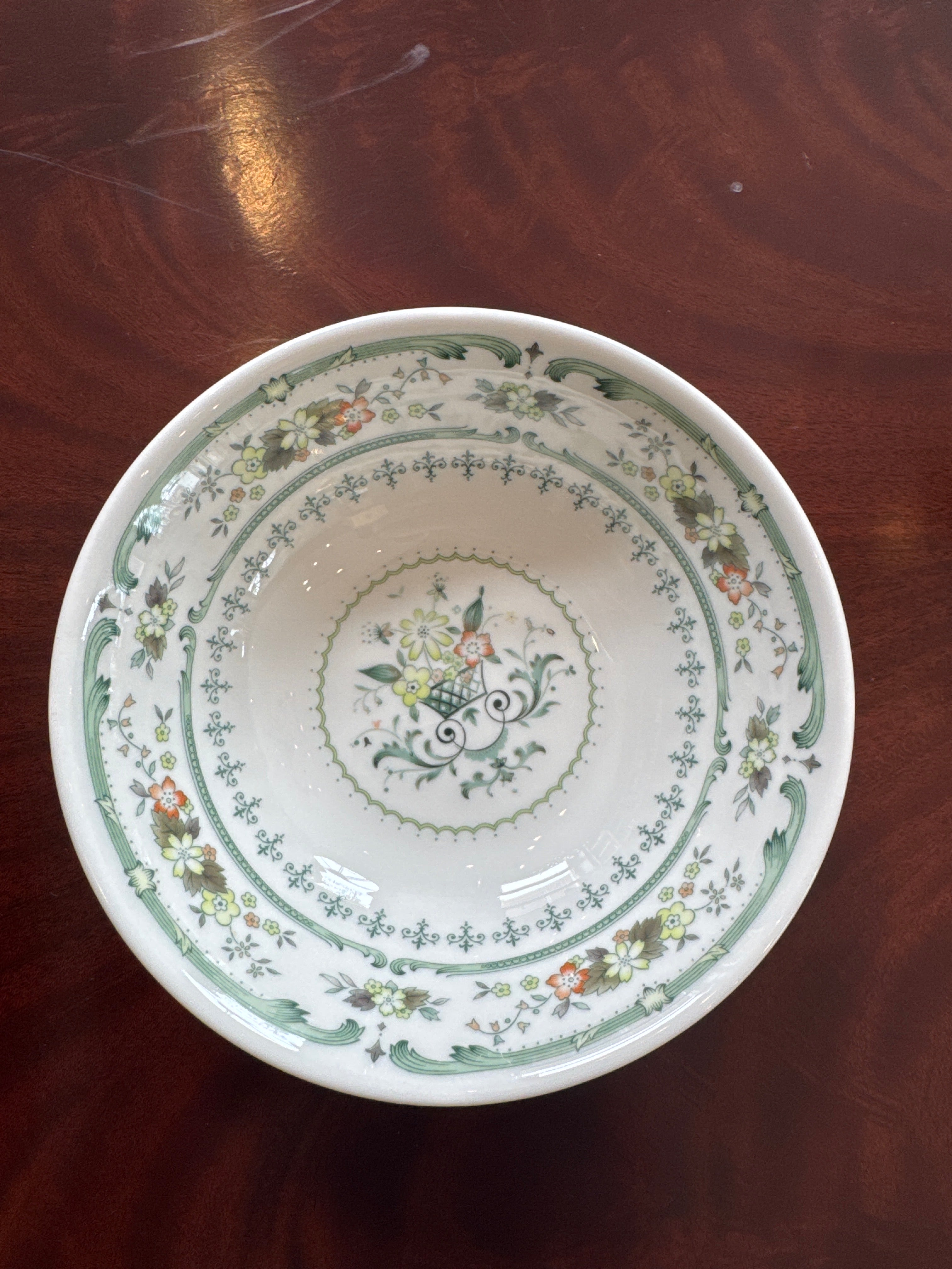 Vaisselle Royal Doulton « Provençal » — Service pour 18
