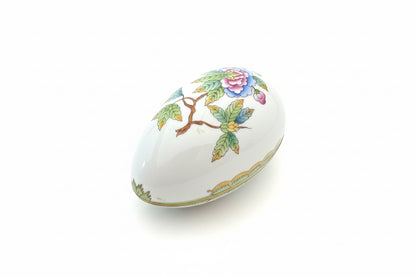 Œuf en porcelaine Herend motif Reine Victoria