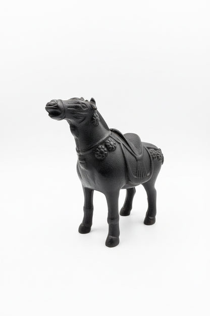 Figurine de cheval ancienne en fonte noire lourde