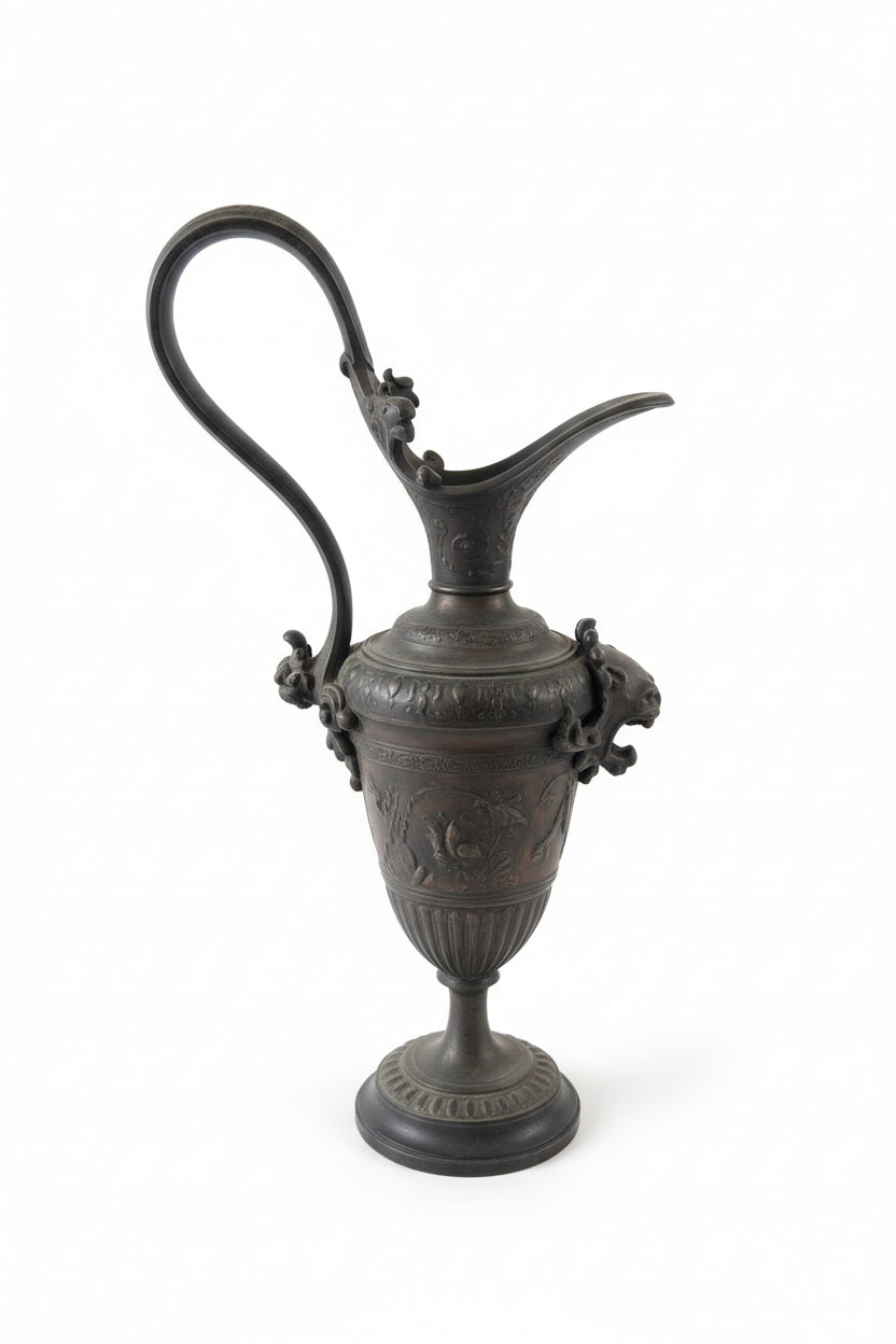 Verseuses patinées antiques néoclassiques continentales