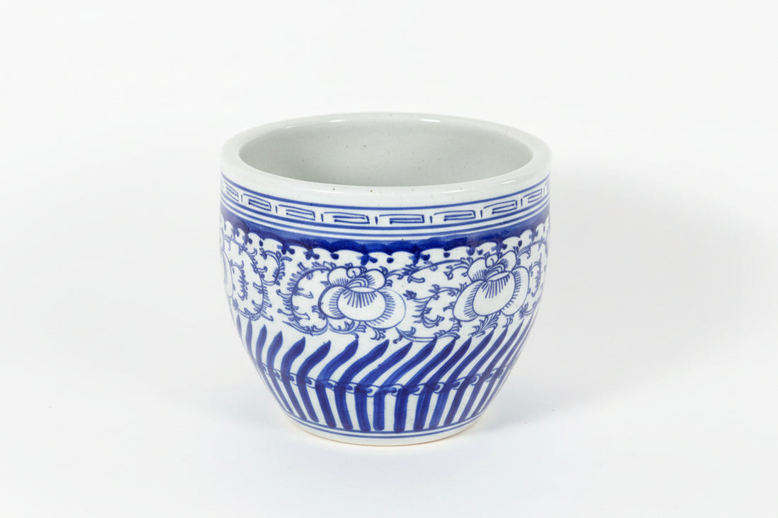 Antique Chinese blue and white porcelain planter